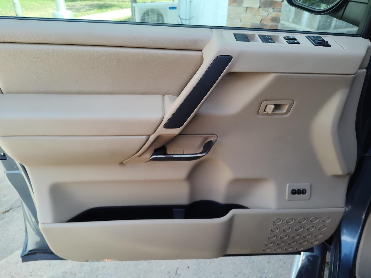 Nissan Titan 2WD Crew Cab SWB LE 2010