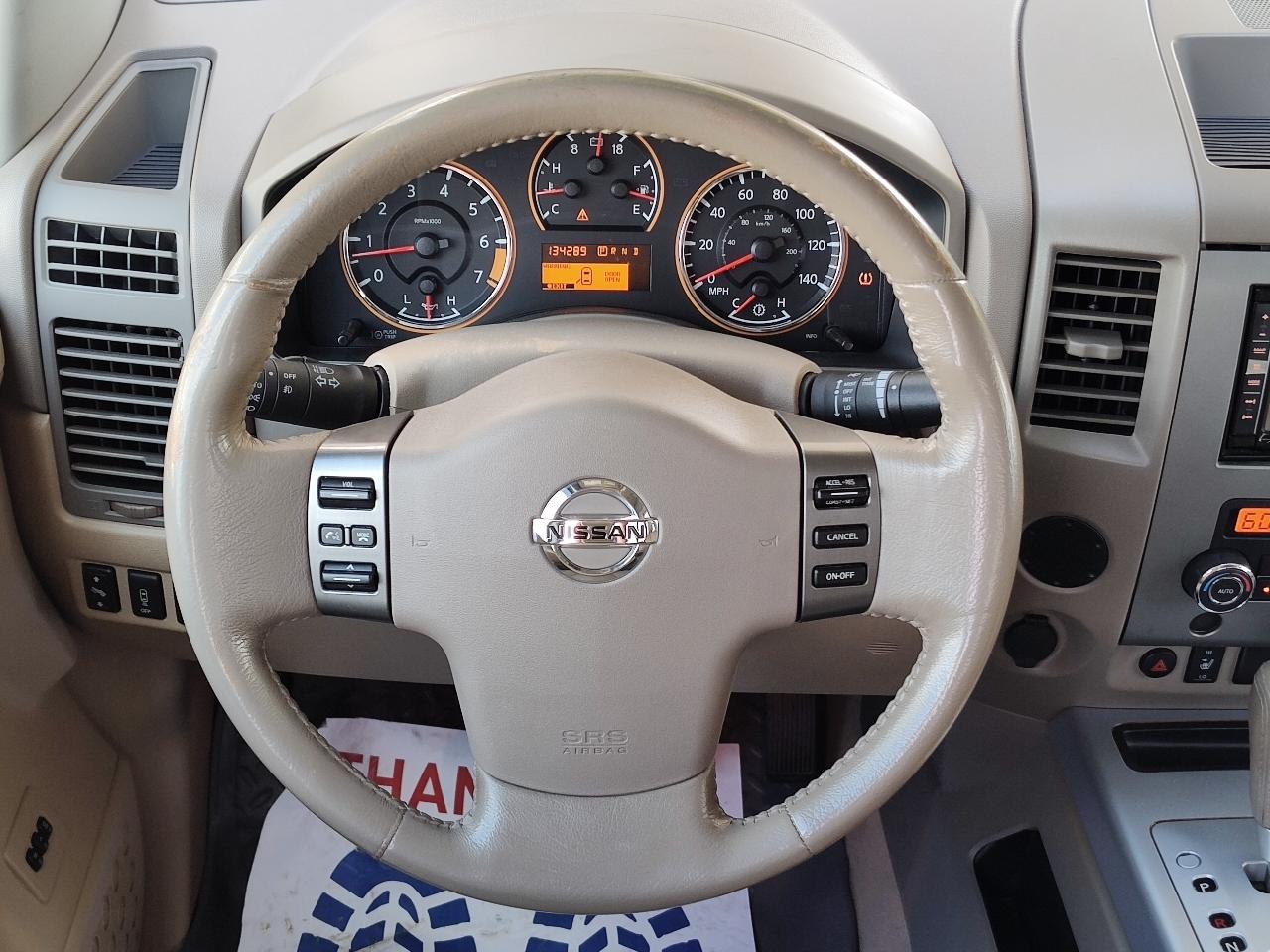 Nissan Titan 2WD Crew Cab SWB LE 2010