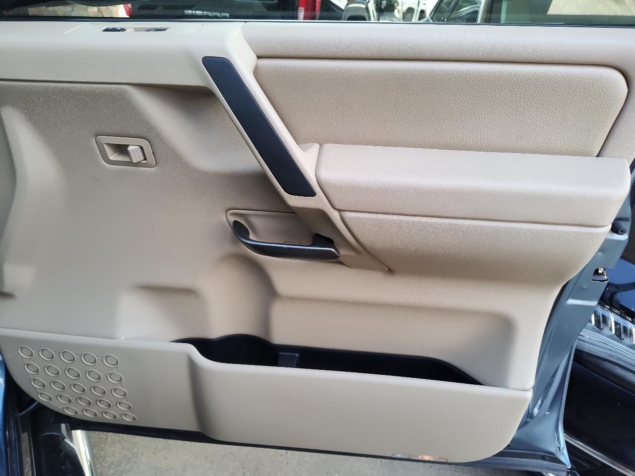 Nissan Titan 2WD Crew Cab SWB LE 2010