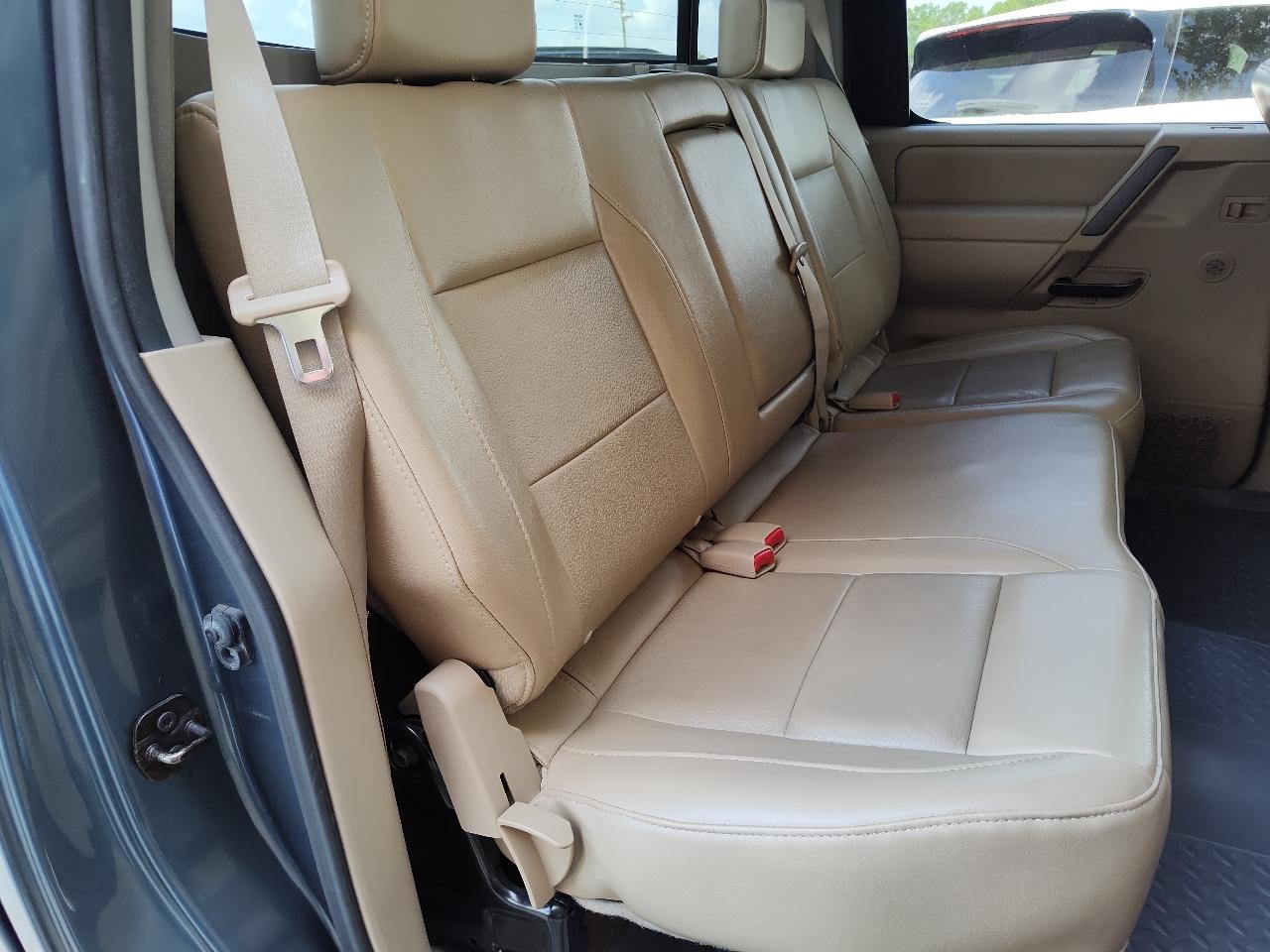 Nissan Titan 2WD Crew Cab SWB LE 2010