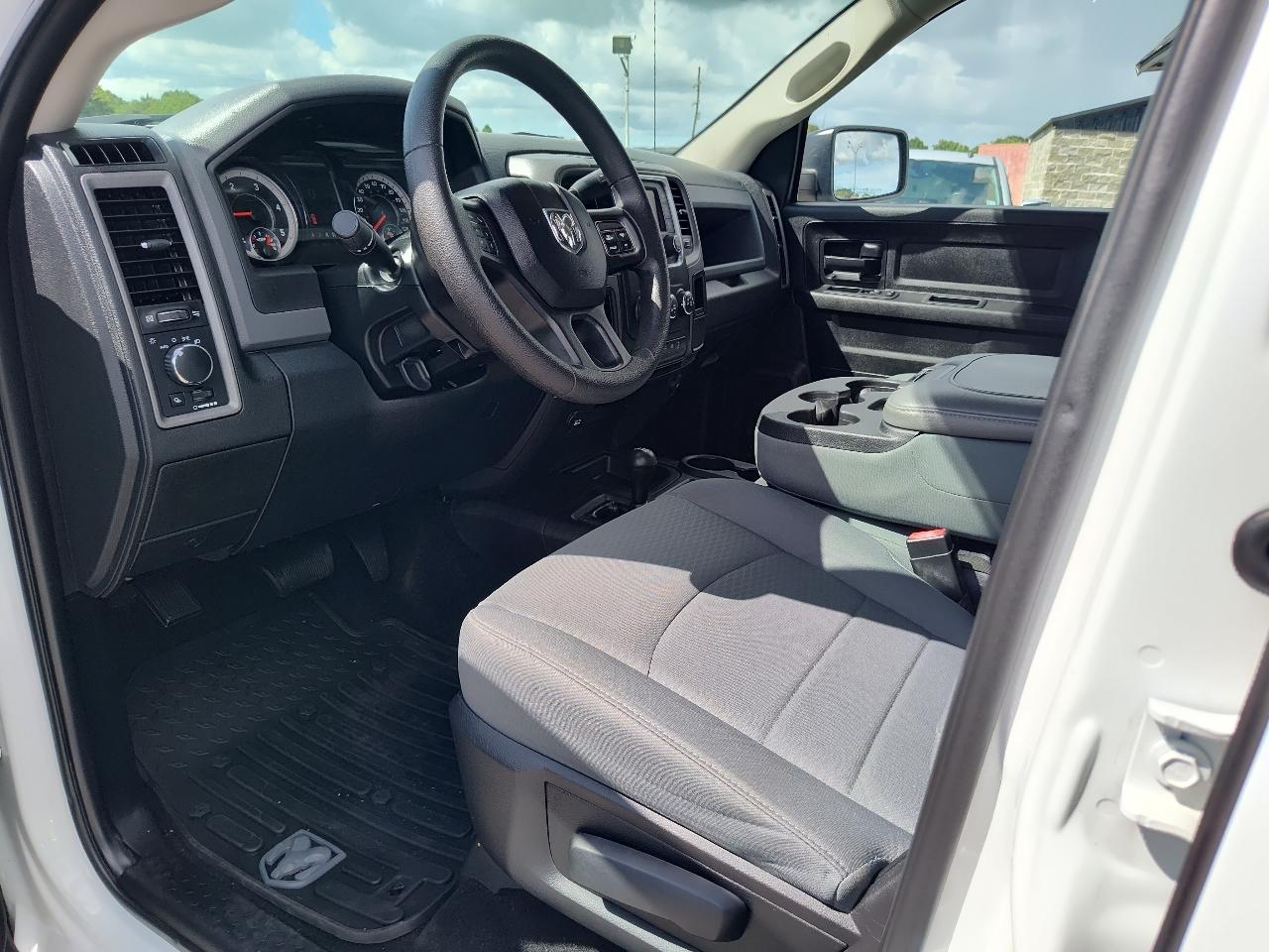 RAM 2500 Tradesman 4x4 Crew Cab 6'4" Box 2017