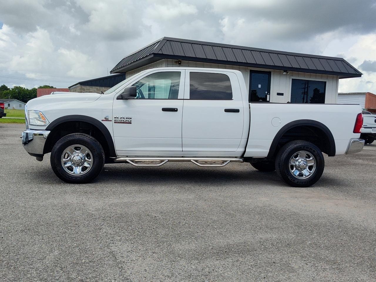 RAM 2500 Tradesman 4x4 Crew Cab 6'4" Box 2017