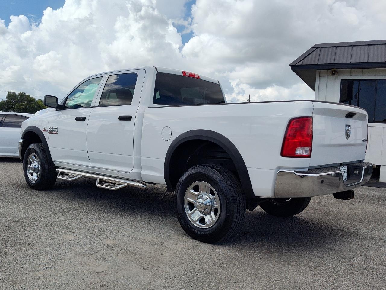 RAM 2500 Tradesman 4x4 Crew Cab 6'4" Box 2017
