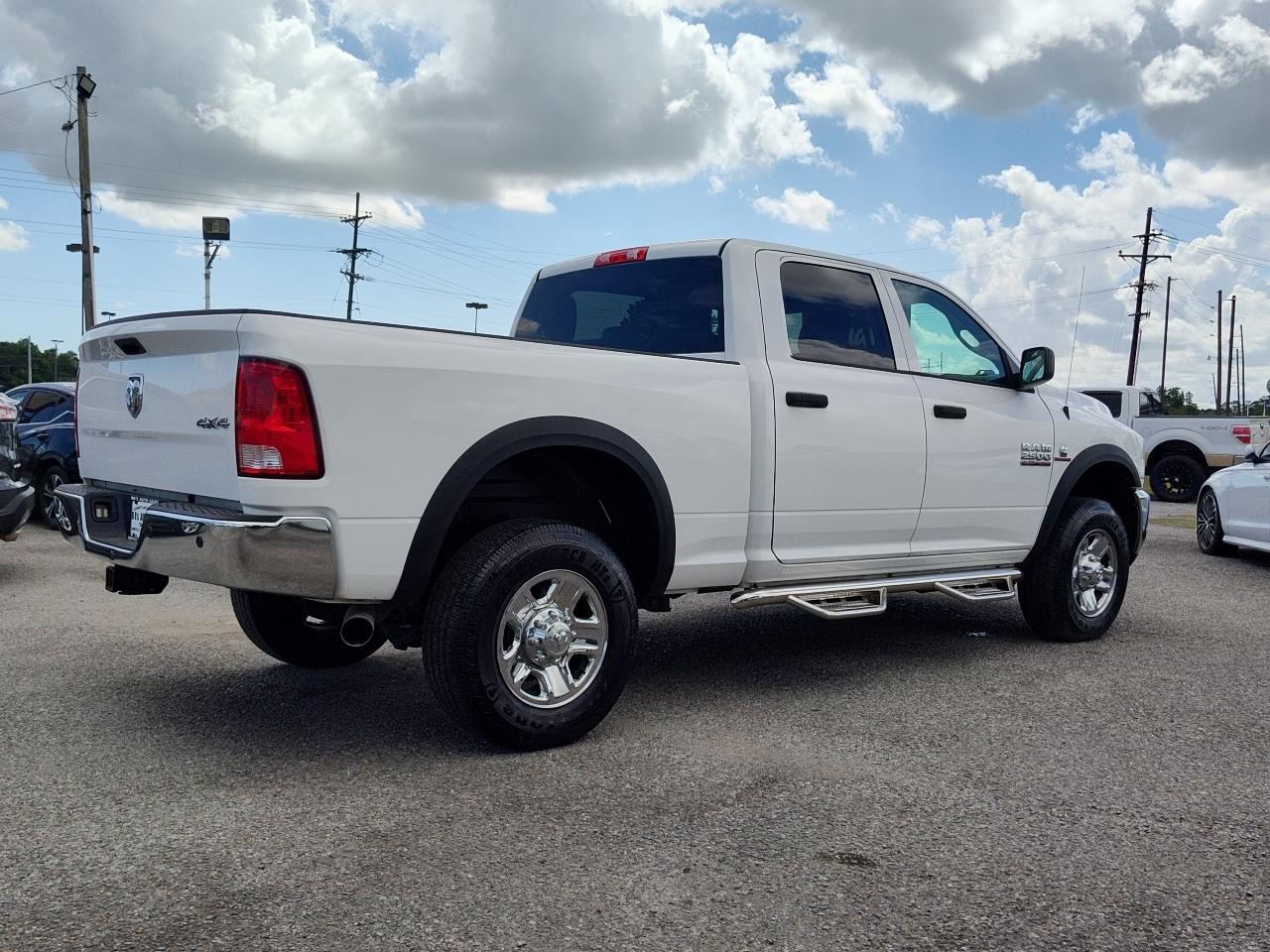 RAM 2500 Tradesman 4x4 Crew Cab 6'4" Box 2017
