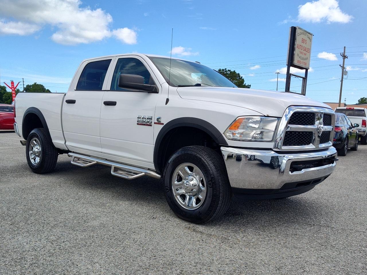 RAM 2500 Tradesman 4x4 Crew Cab 6'4" Box 2017