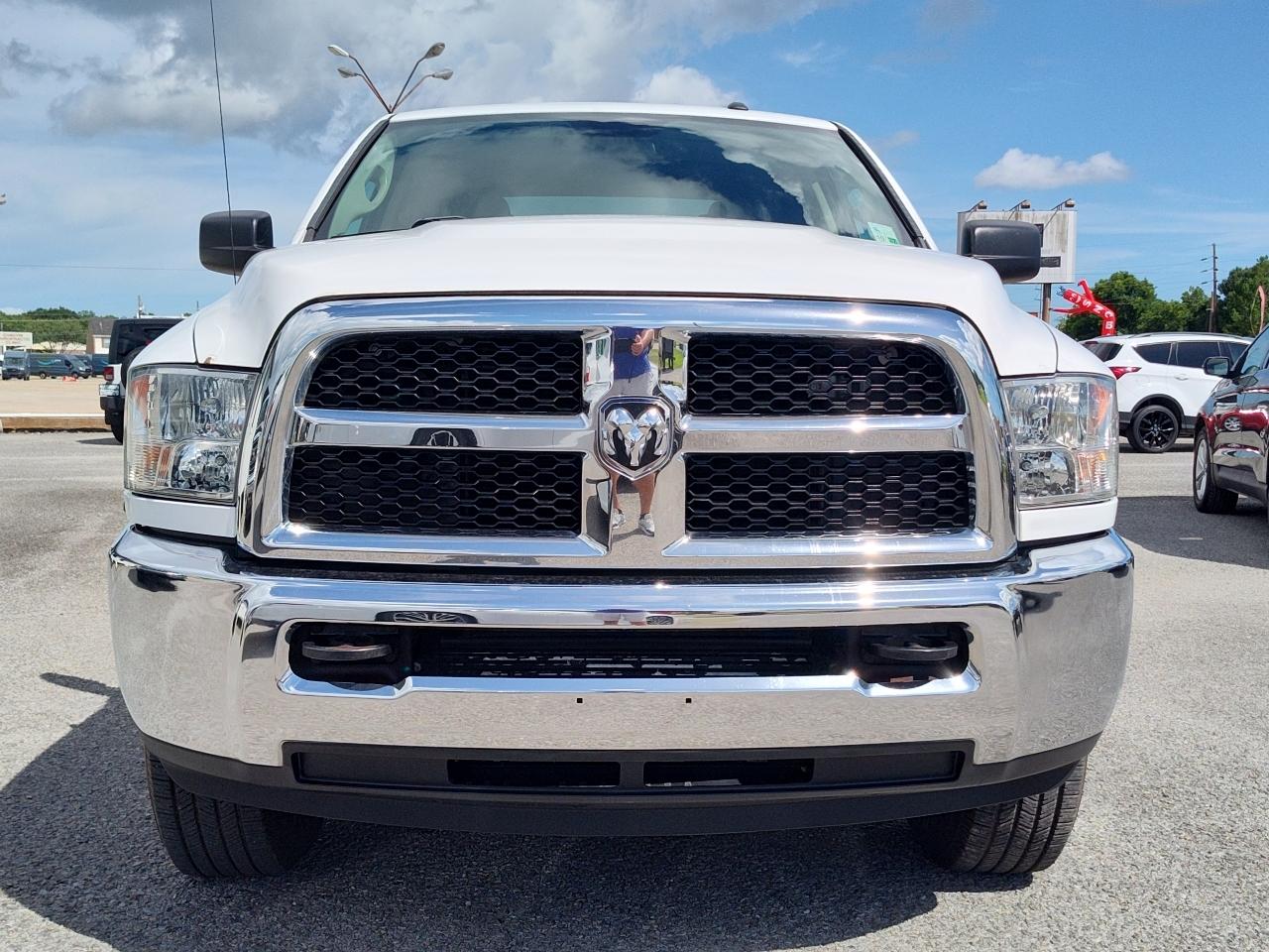 RAM 2500 Tradesman 4x4 Crew Cab 6'4" Box 2017
