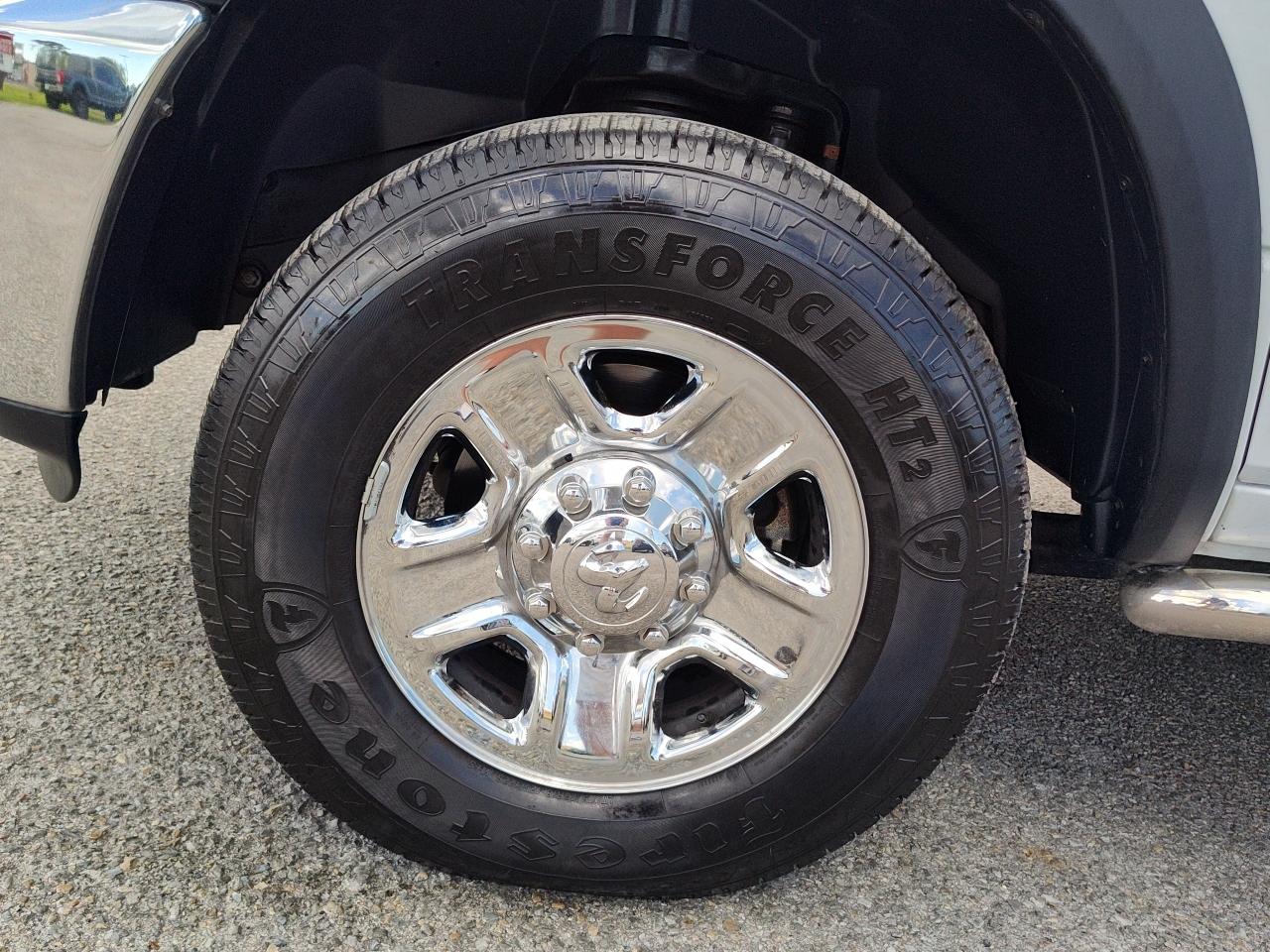 RAM 2500 Tradesman 4x4 Crew Cab 6'4" Box 2017
