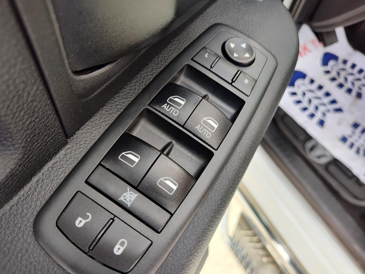 RAM 2500 Tradesman 4x4 Crew Cab 6'4" Box 2017