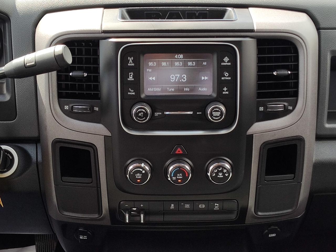 RAM 2500 Tradesman 4x4 Crew Cab 6'4" Box 2017