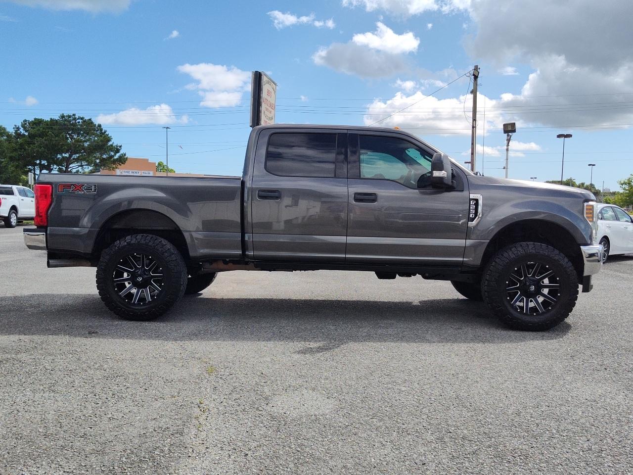 Ford Super Duty F-250 SRW 4WD Crew Cab 156" XLT 2019