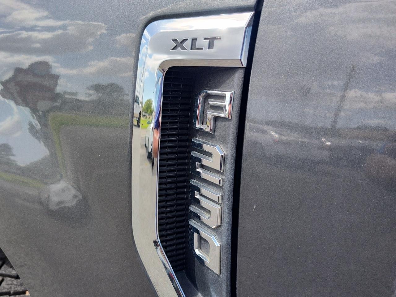 Ford Super Duty F-250 SRW 4WD Crew Cab 156" XLT 2019