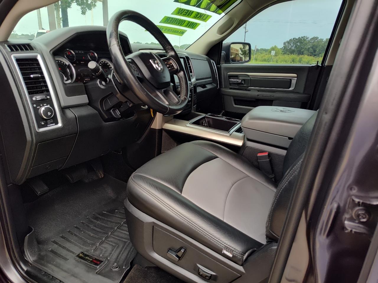 RAM 1500 4WD Crew Cab 140.5" Lone Star 2014