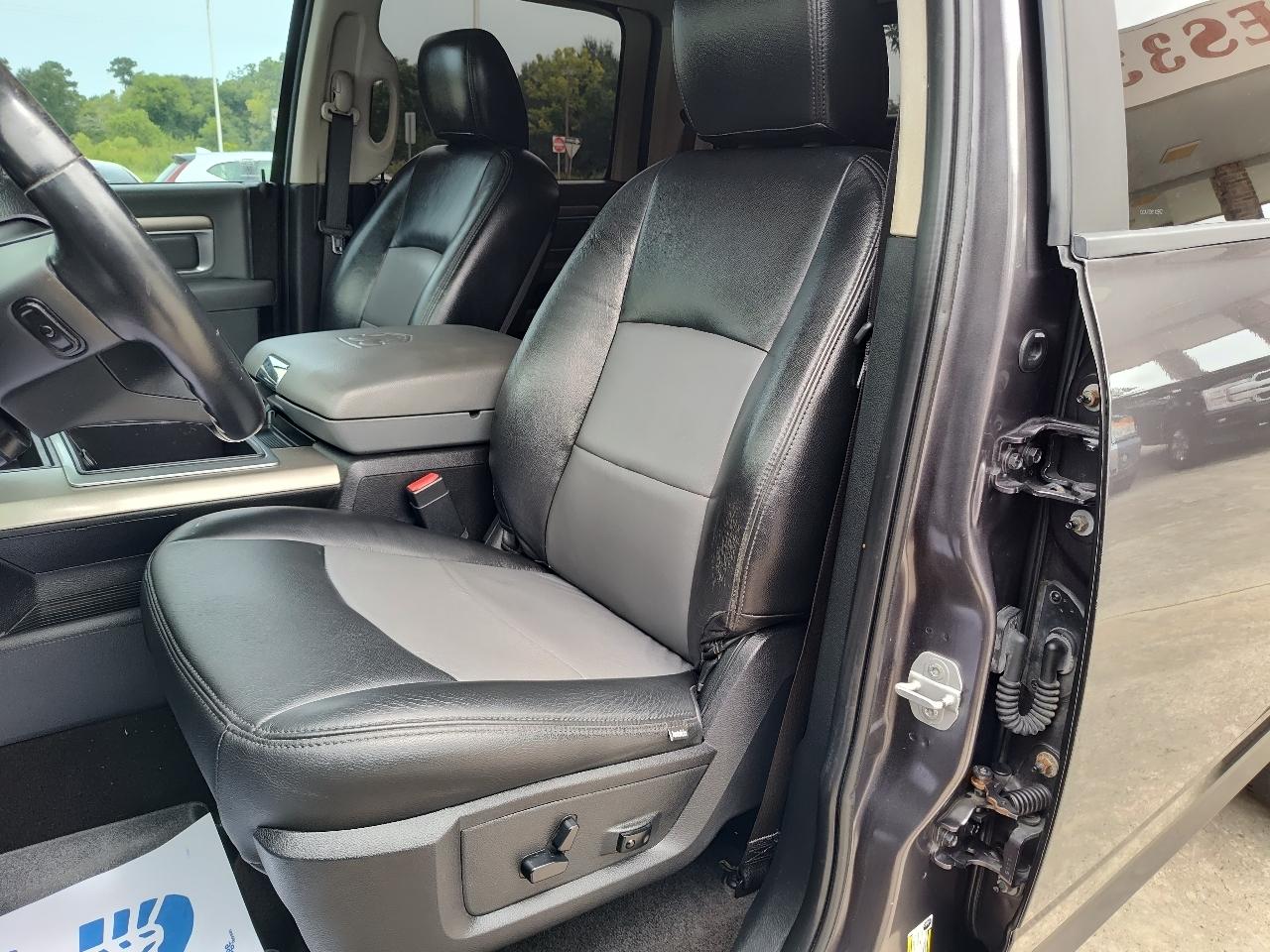 RAM 1500 4WD Crew Cab 140.5" Lone Star 2014