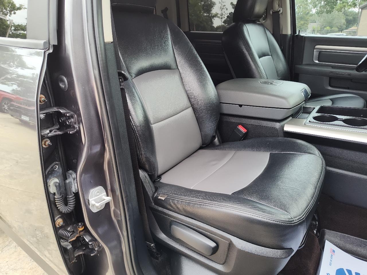 RAM 1500 4WD Crew Cab 140.5" Lone Star 2014