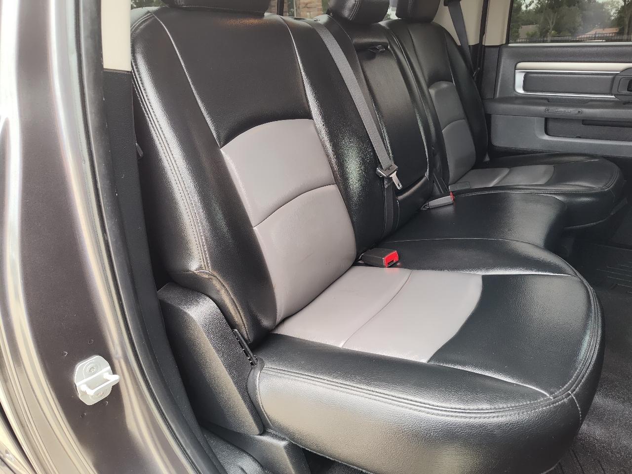 RAM 1500 4WD Crew Cab 140.5" Lone Star 2014