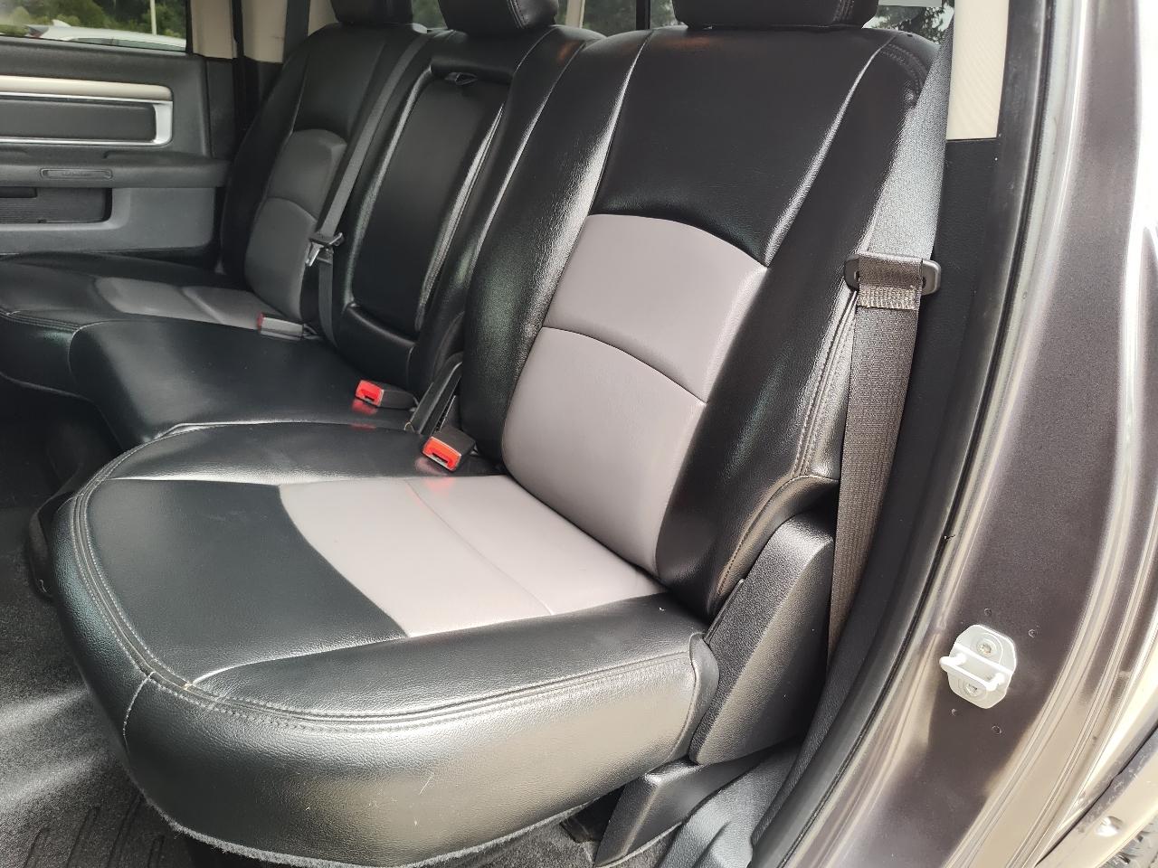 RAM 1500 4WD Crew Cab 140.5" Lone Star 2014