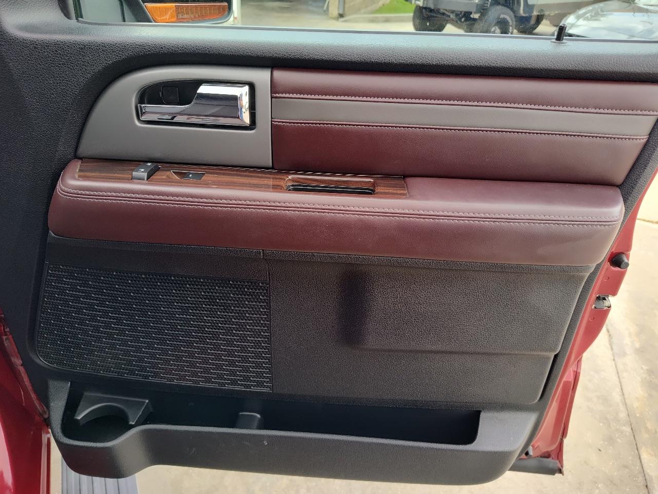 Ford Expedition EL 2WD 4dr Platinum 2015