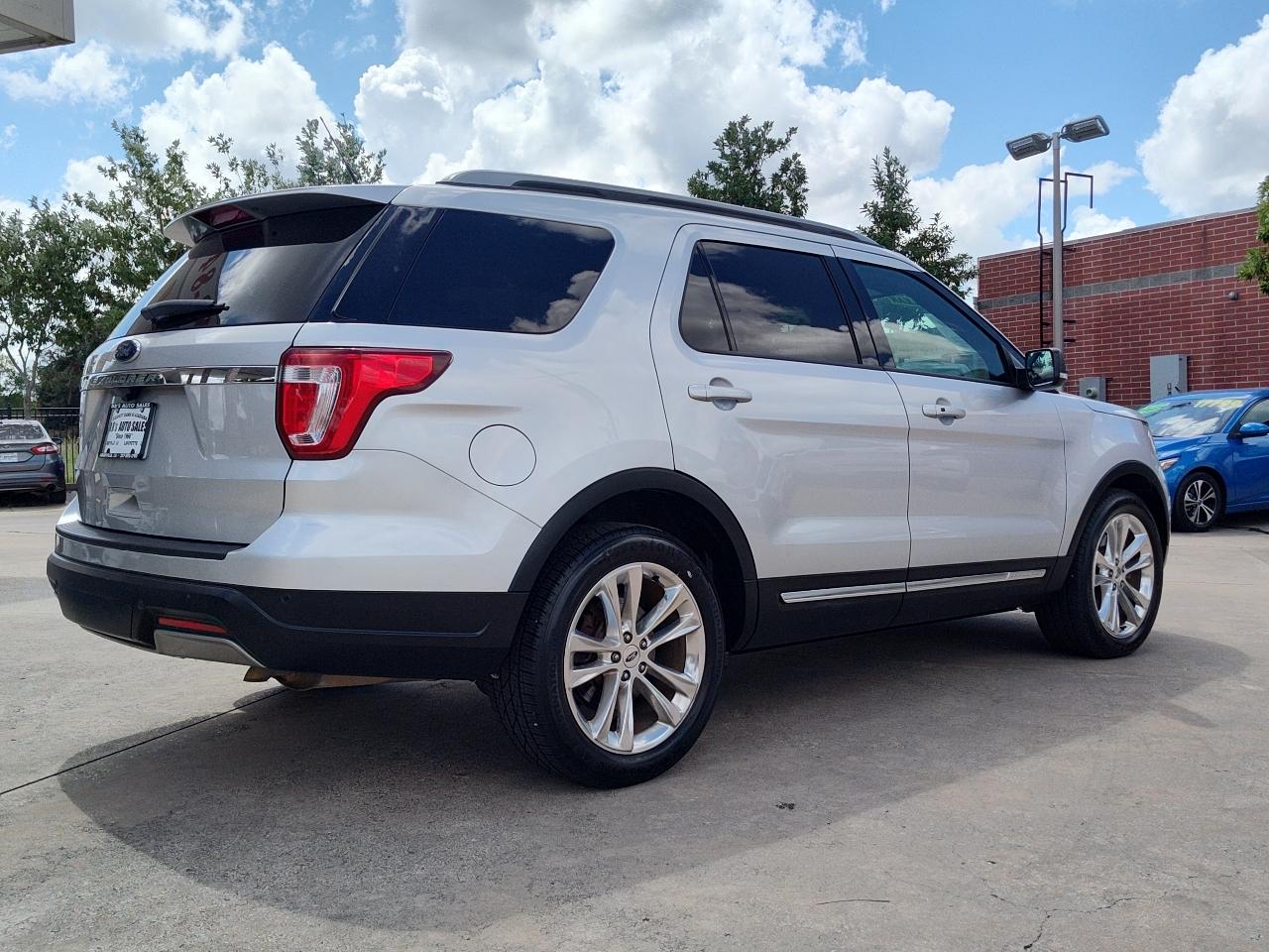 Ford Explorer XLT FWD 2019