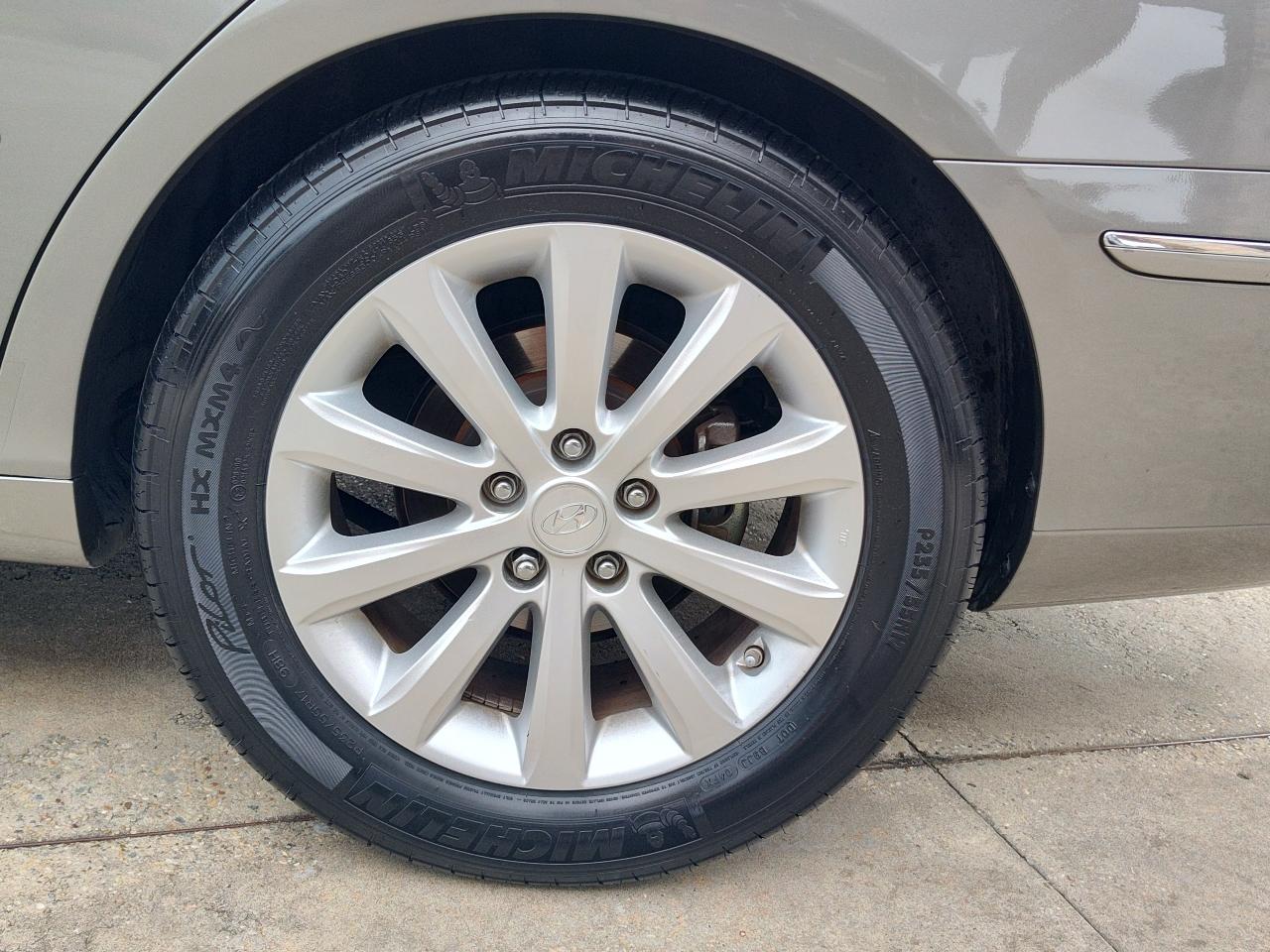 Hyundai Azera 4dr Sdn GLS 2009