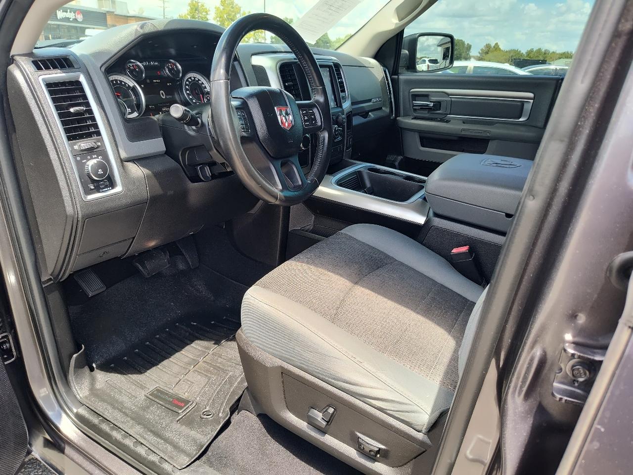 RAM 1500 Classic Lone Star 4x2 Crew Cab 5'7" Box 2019