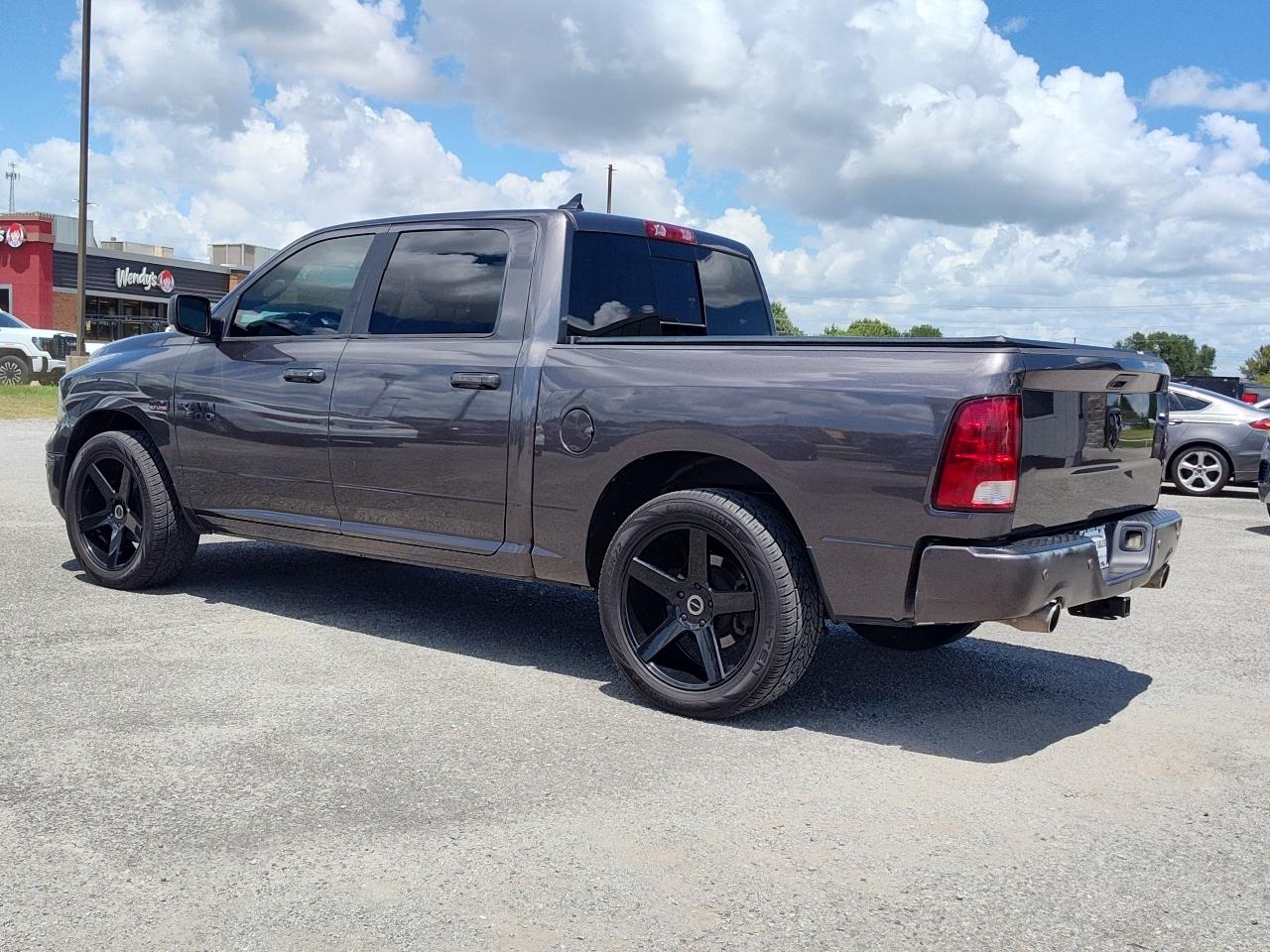 RAM 1500 Classic Lone Star 4x2 Crew Cab 5'7" Box 2019