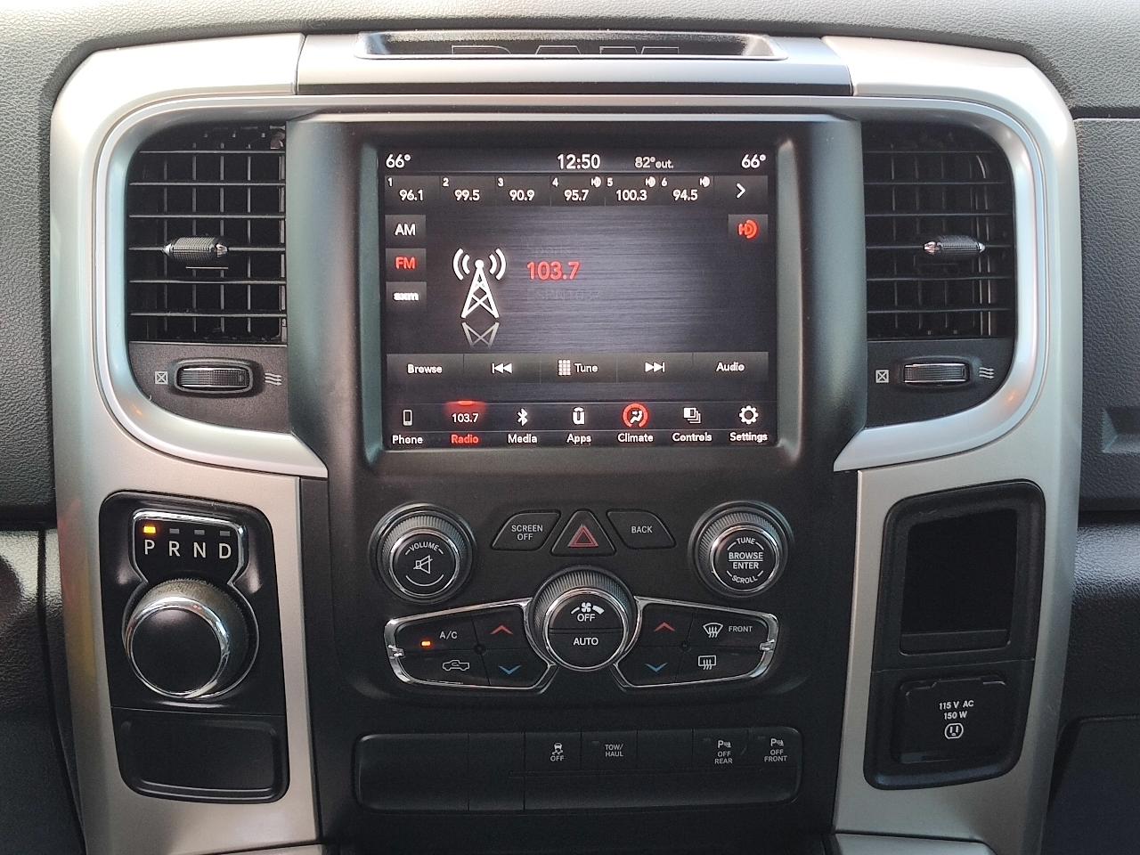 RAM 1500 Classic Lone Star 4x2 Crew Cab 5'7" Box 2019
