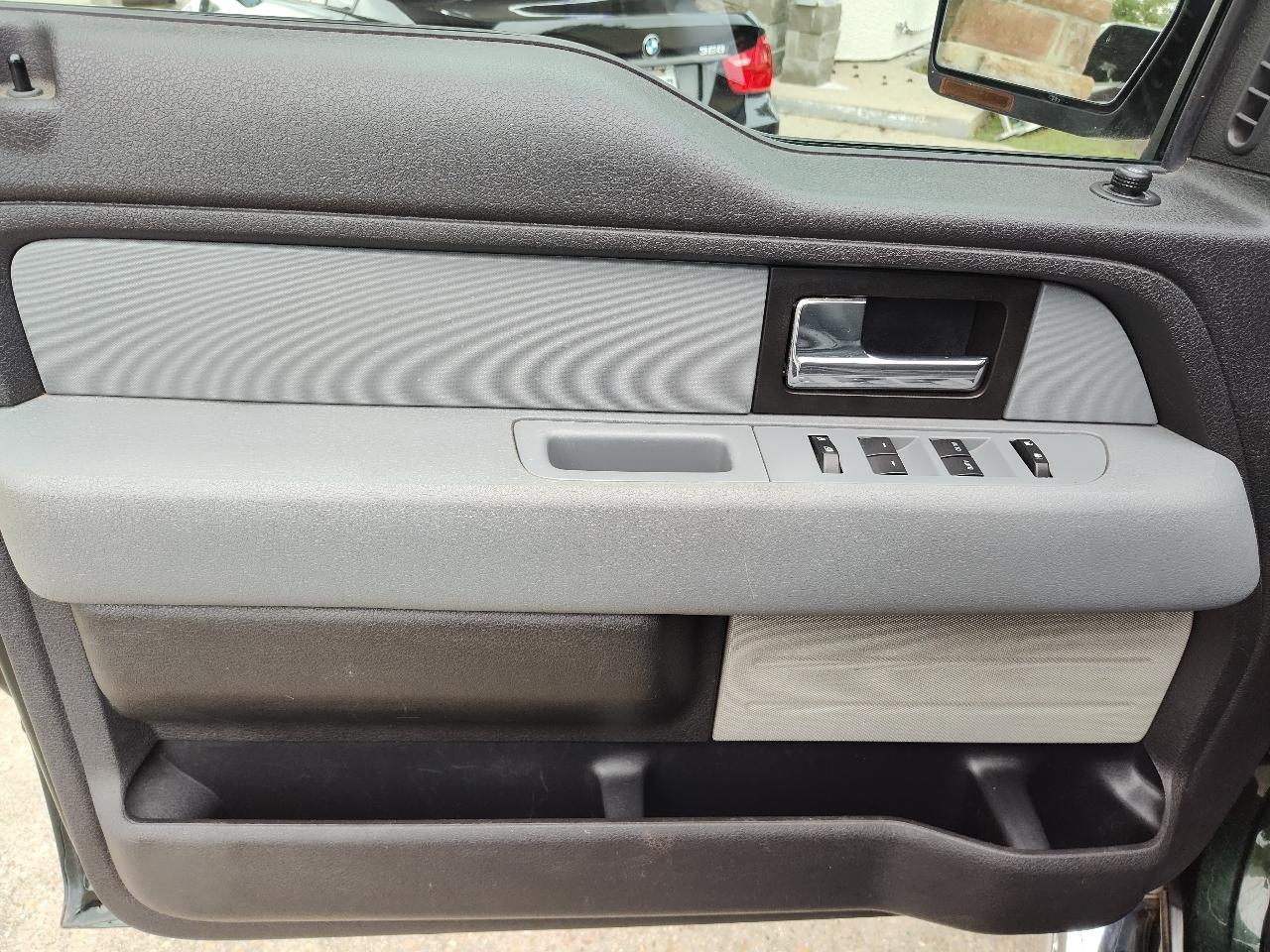 Ford F-150 2WD SuperCrew 145" XLT 2012