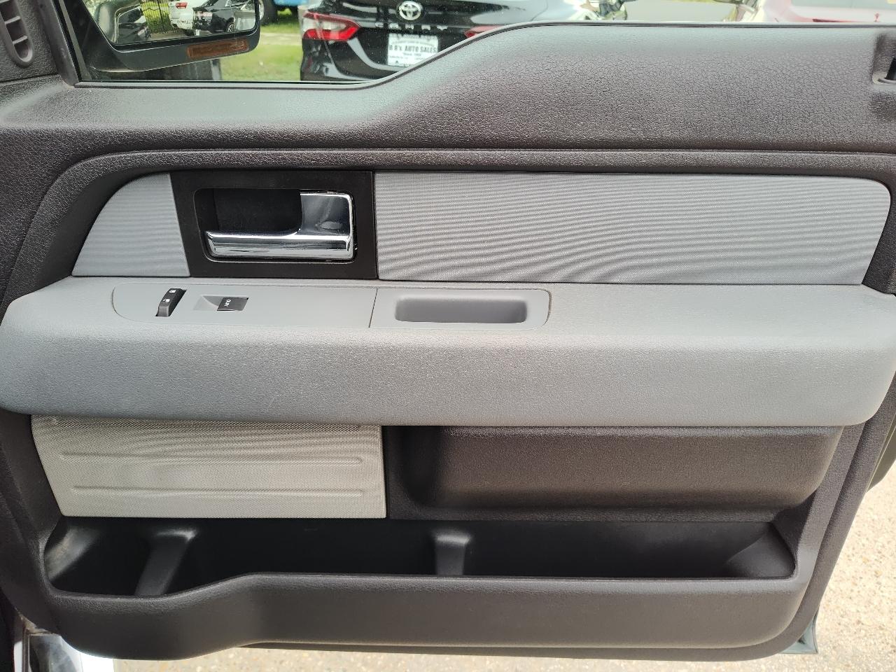 Ford F-150 2WD SuperCrew 145" XLT 2012