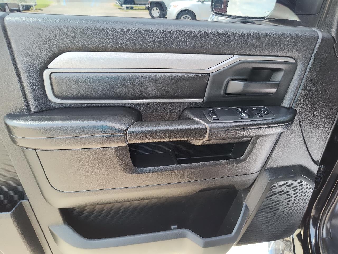 RAM 2500 Tradesman 4x4 Reg Cab 8' Box 2020