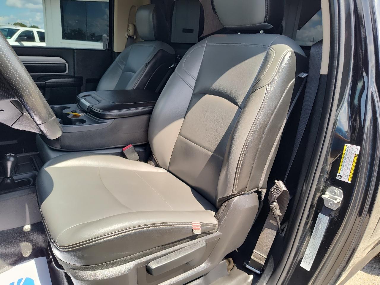 RAM 2500 Tradesman 4x4 Reg Cab 8' Box 2020