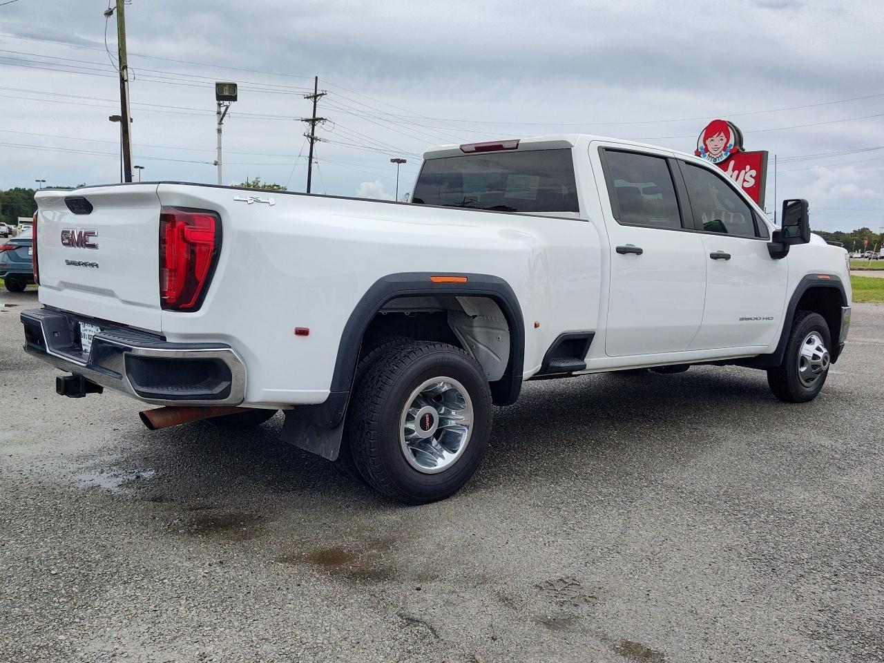 GMC Sierra 3500HD 4WD Crew Cab 172" Pro 2023