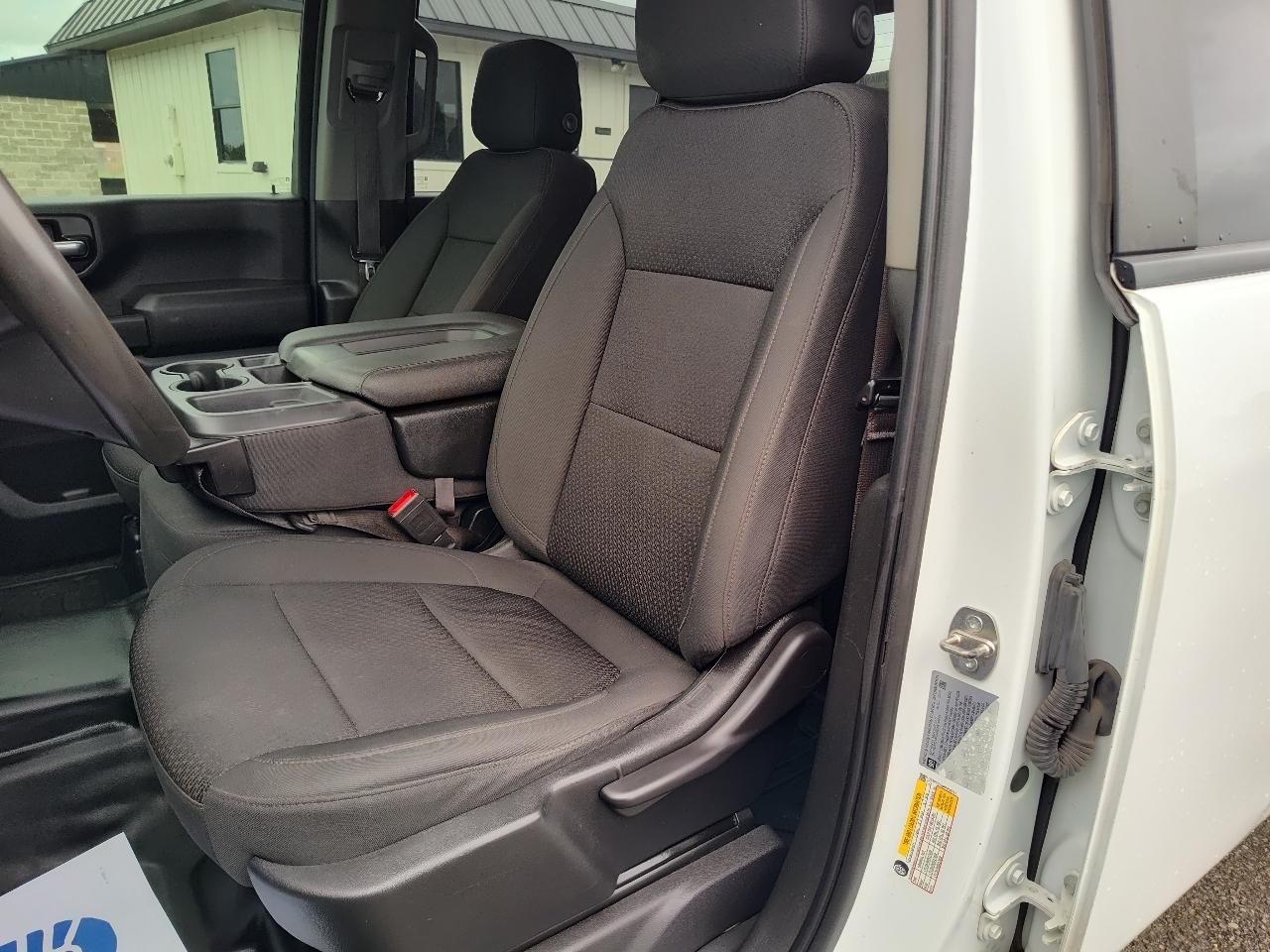 GMC Sierra 3500HD 4WD Crew Cab 172" Pro 2023