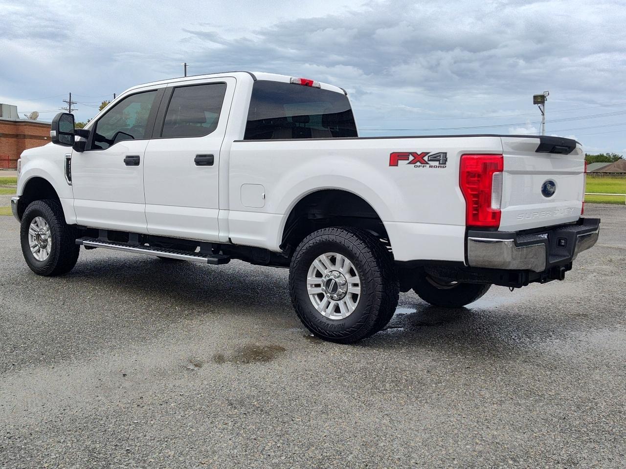 Ford Super Duty F-250 SRW 4WD Crew Cab 156" FX4 2019
