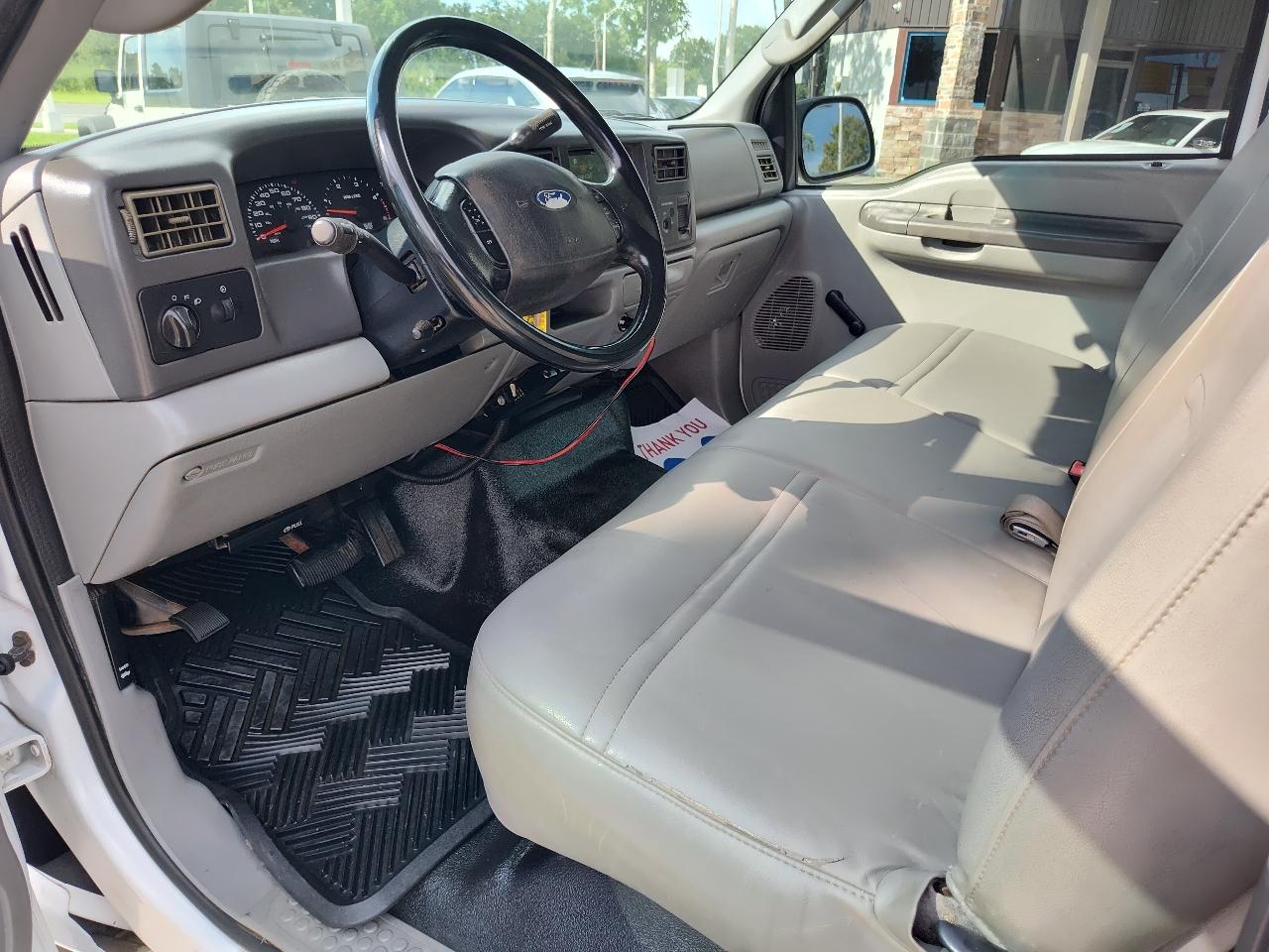 Ford Super Duty F-250 Reg Cab 137" XLT 2003