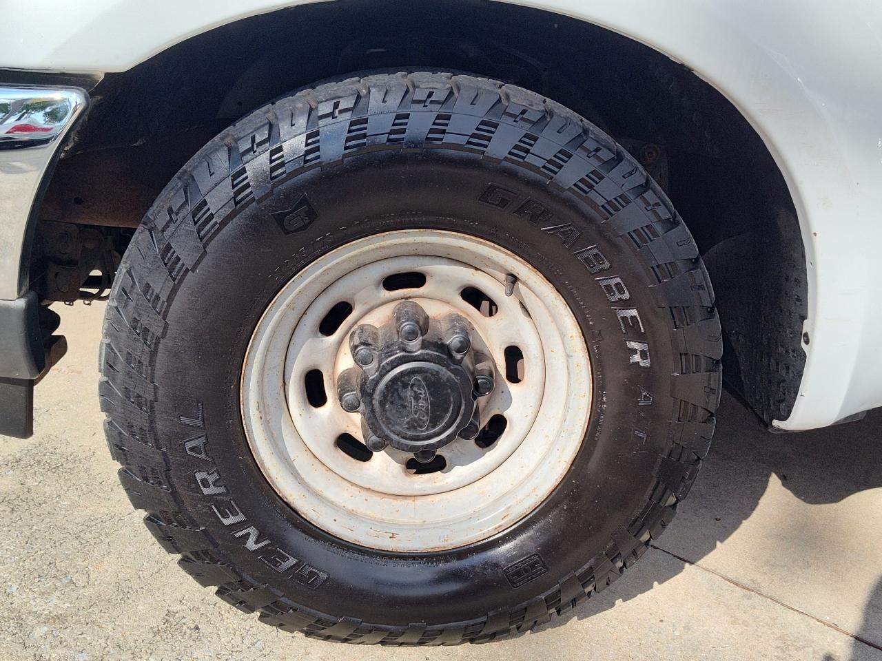 Ford Super Duty F-250 Reg Cab 137" XLT 2003