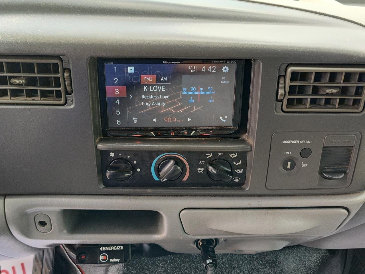Ford Super Duty F-250 Reg Cab 137" XLT 2003