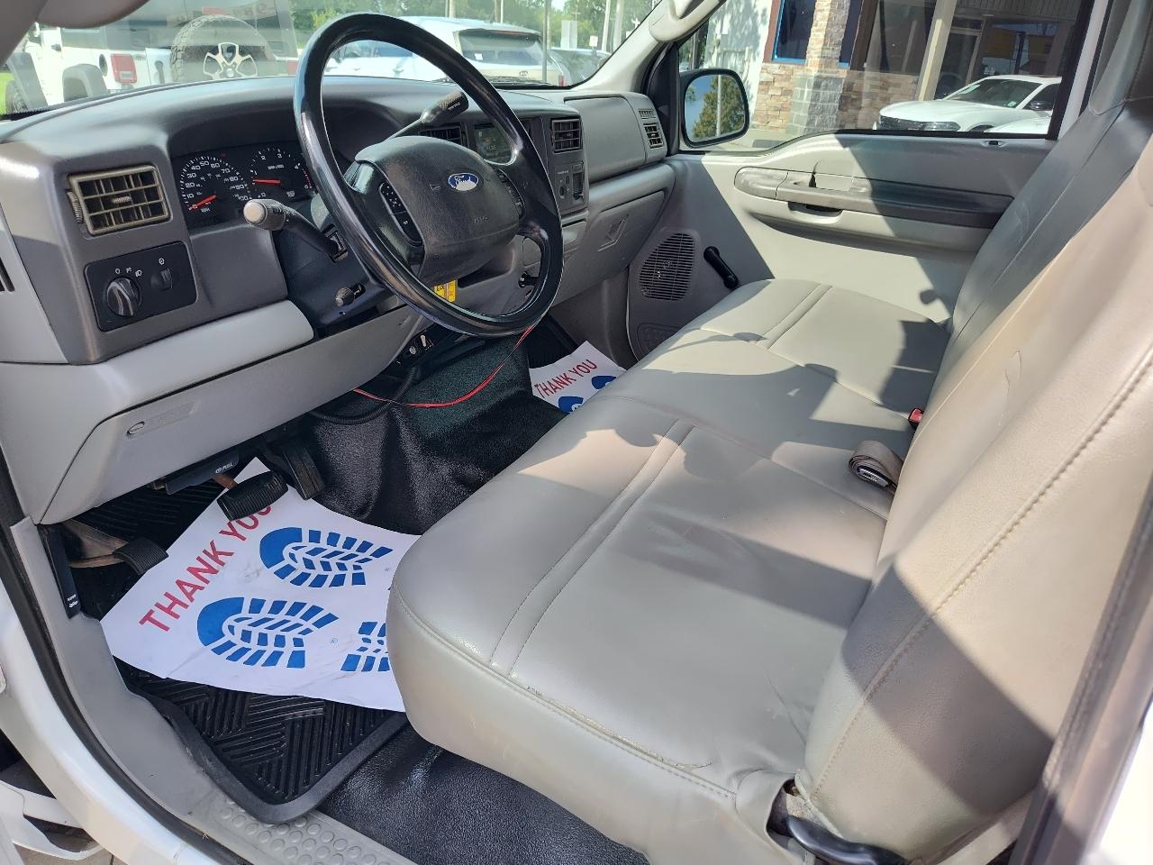 Ford Super Duty F-250 Reg Cab 137" XLT 2003
