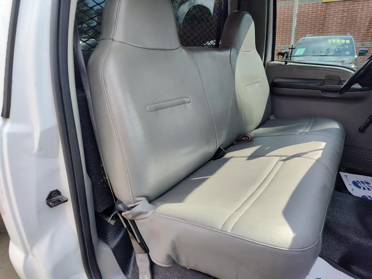 Ford Super Duty F-250 Reg Cab 137" XLT 2003