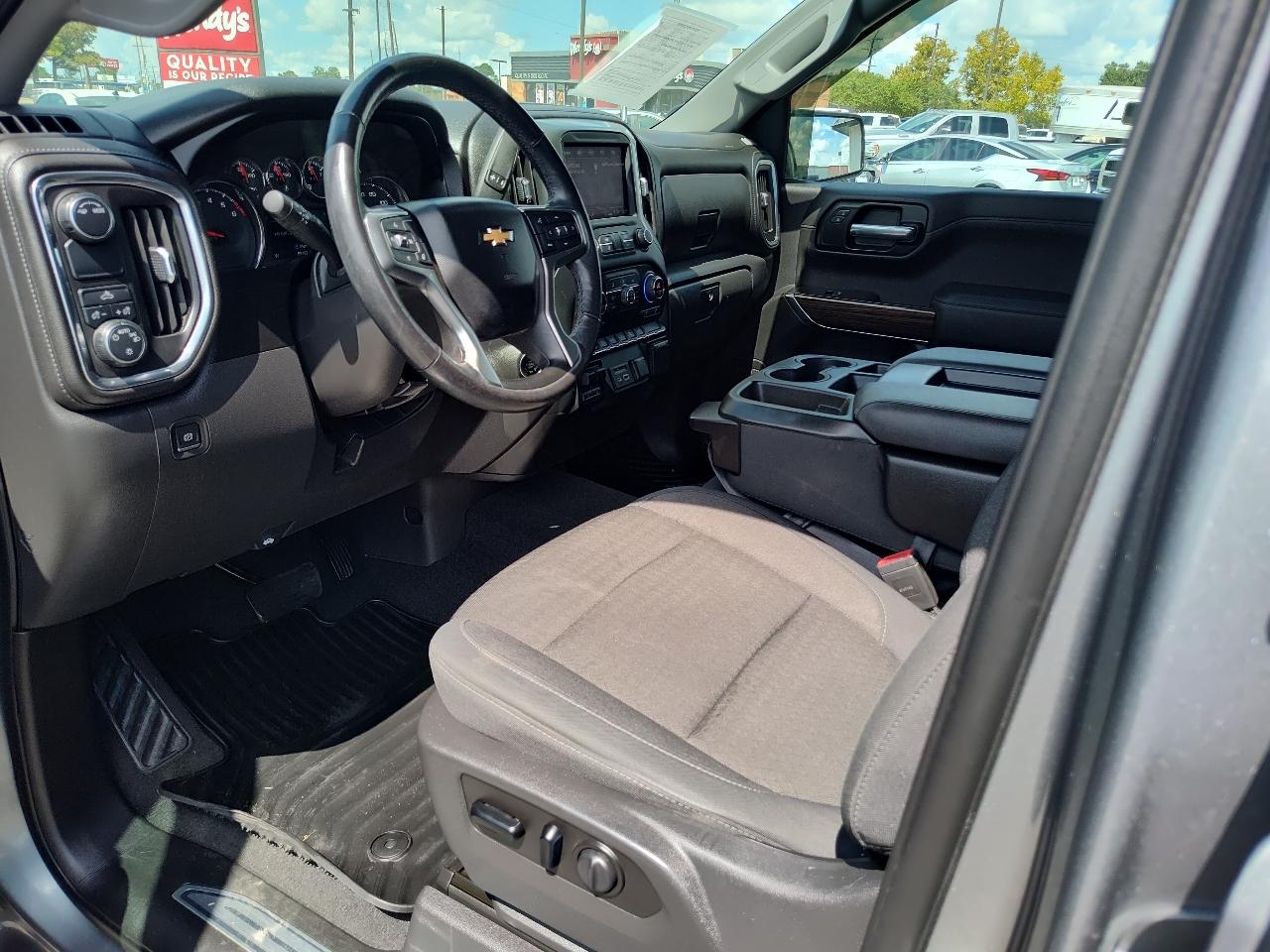 Chevrolet Silverado photo 2