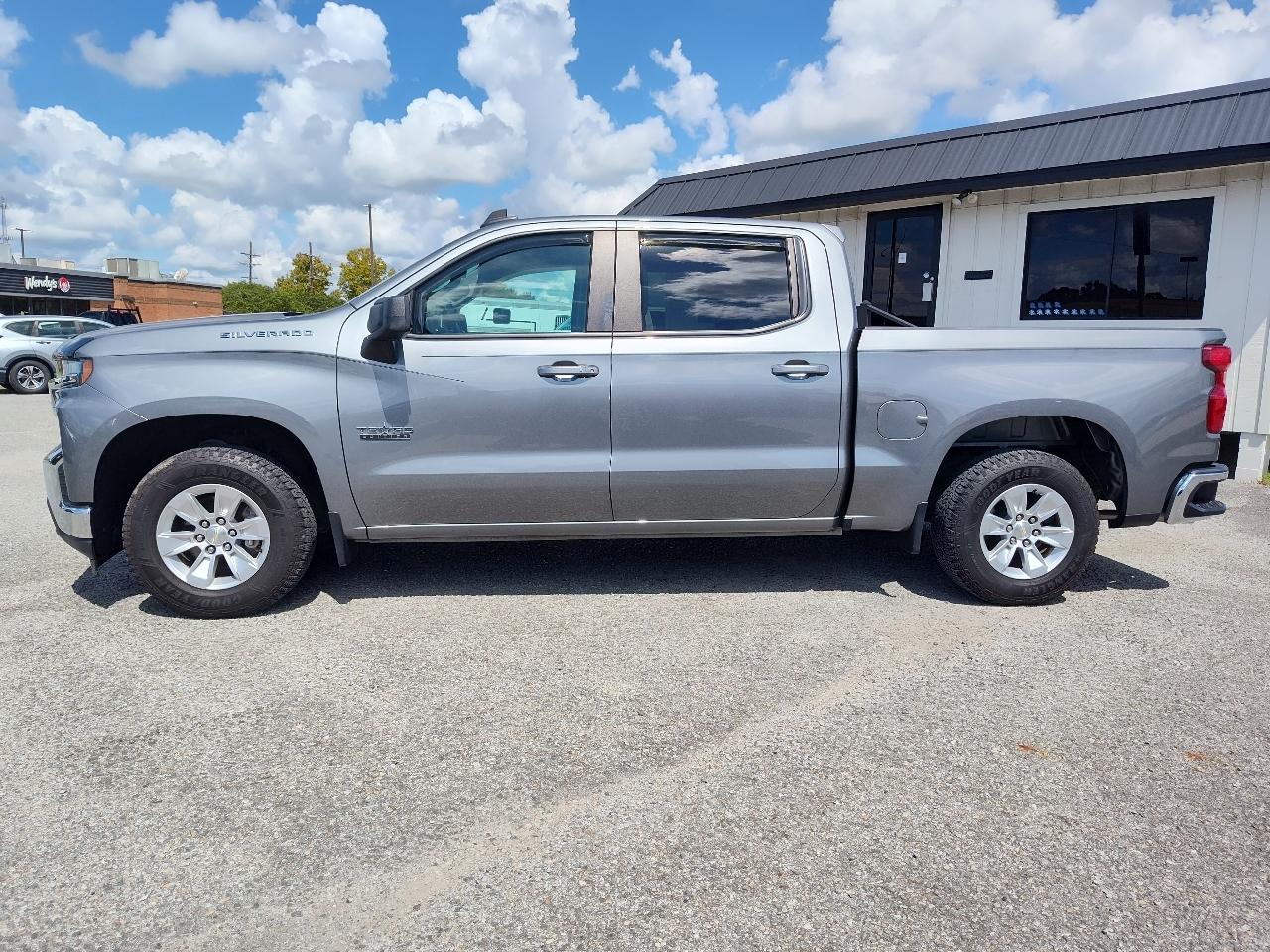 Chevrolet Silverado photo 3