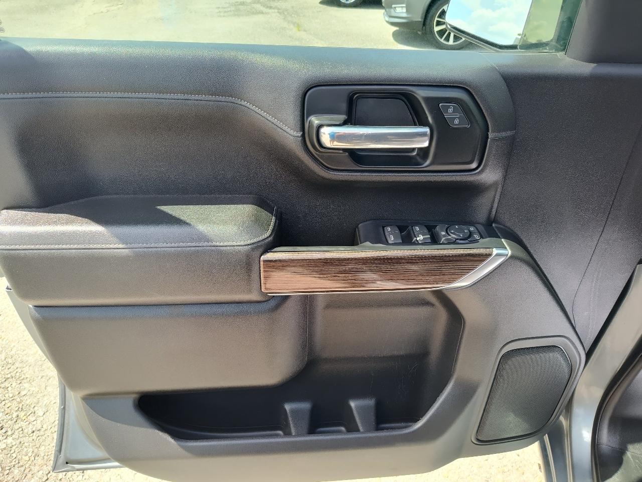 Chevrolet Silverado photo 15