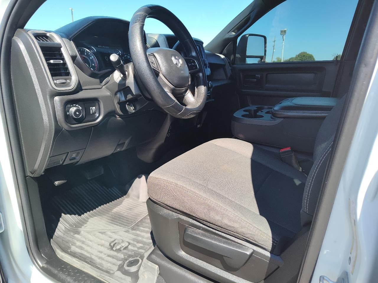 RAM 3500 Tradesman 4x4 Crew Cab 8' Box 2024