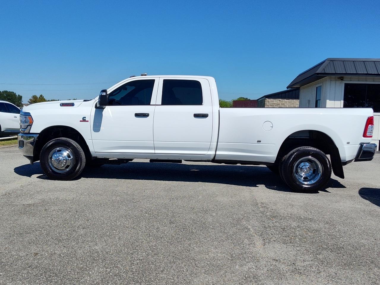RAM 3500 Tradesman 4x4 Crew Cab 8' Box 2024