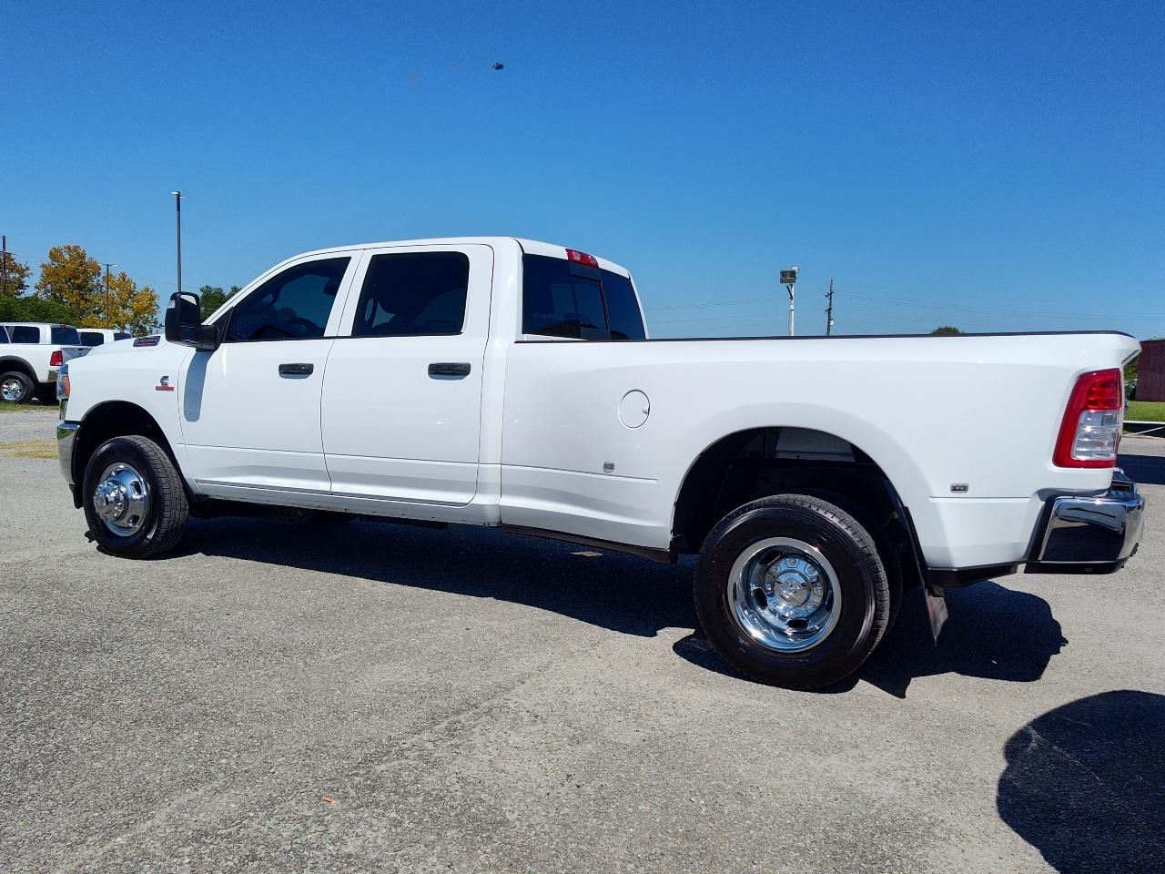 RAM 3500 Tradesman 4x4 Crew Cab 8' Box 2024