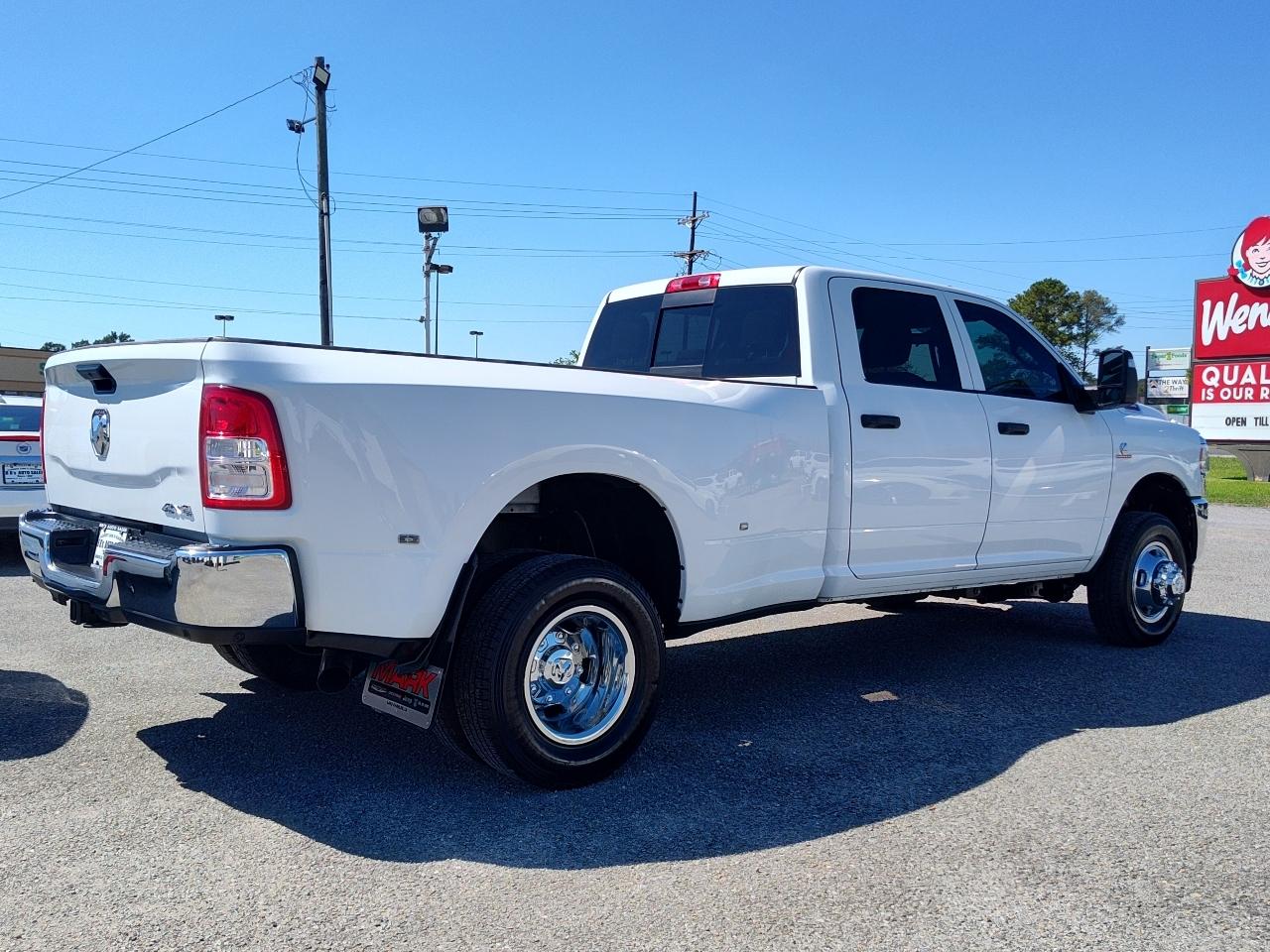 RAM 3500 Tradesman 4x4 Crew Cab 8' Box 2024