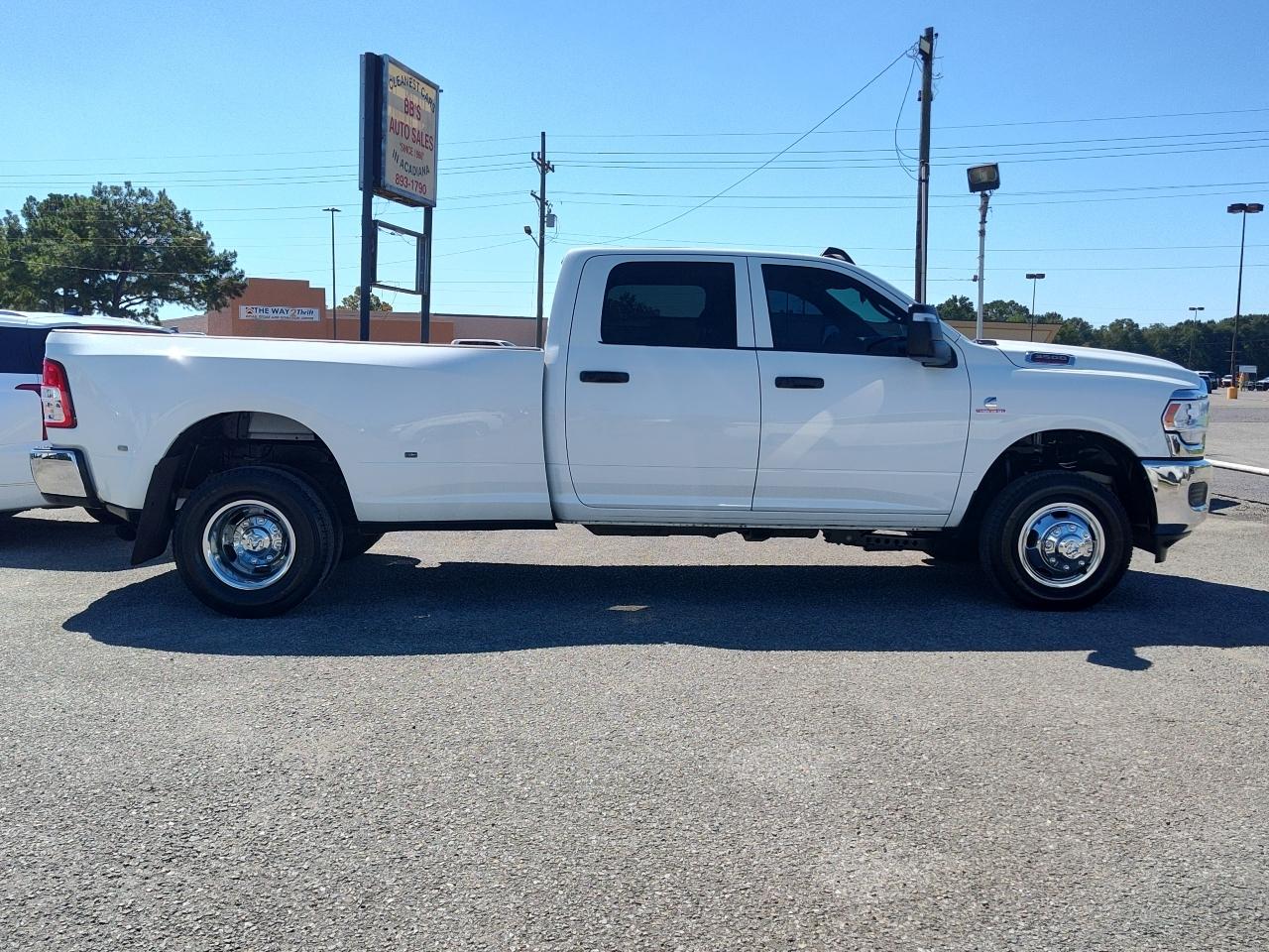 RAM 3500 Tradesman 4x4 Crew Cab 8' Box 2024