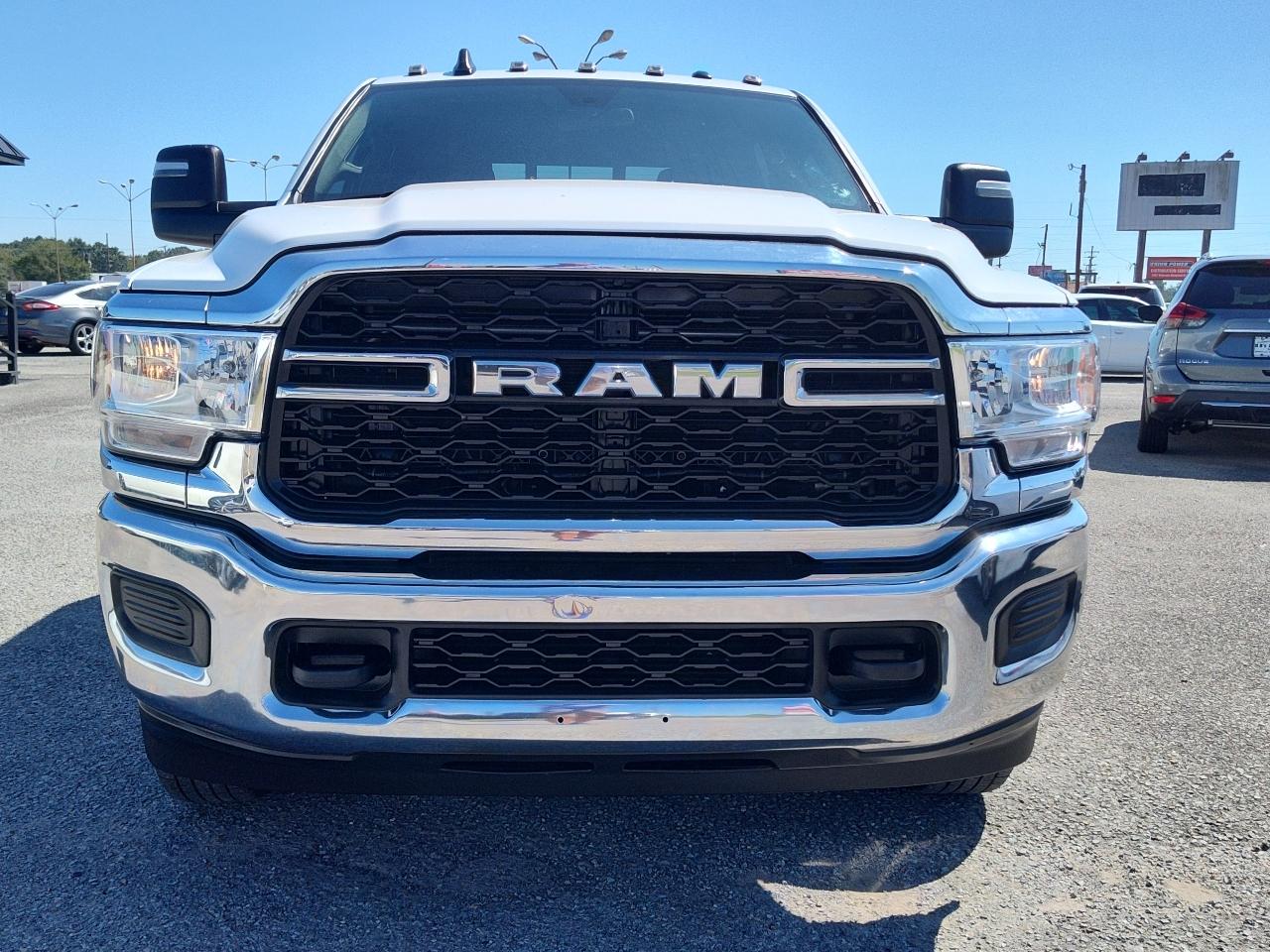 RAM 3500 Tradesman 4x4 Crew Cab 8' Box 2024