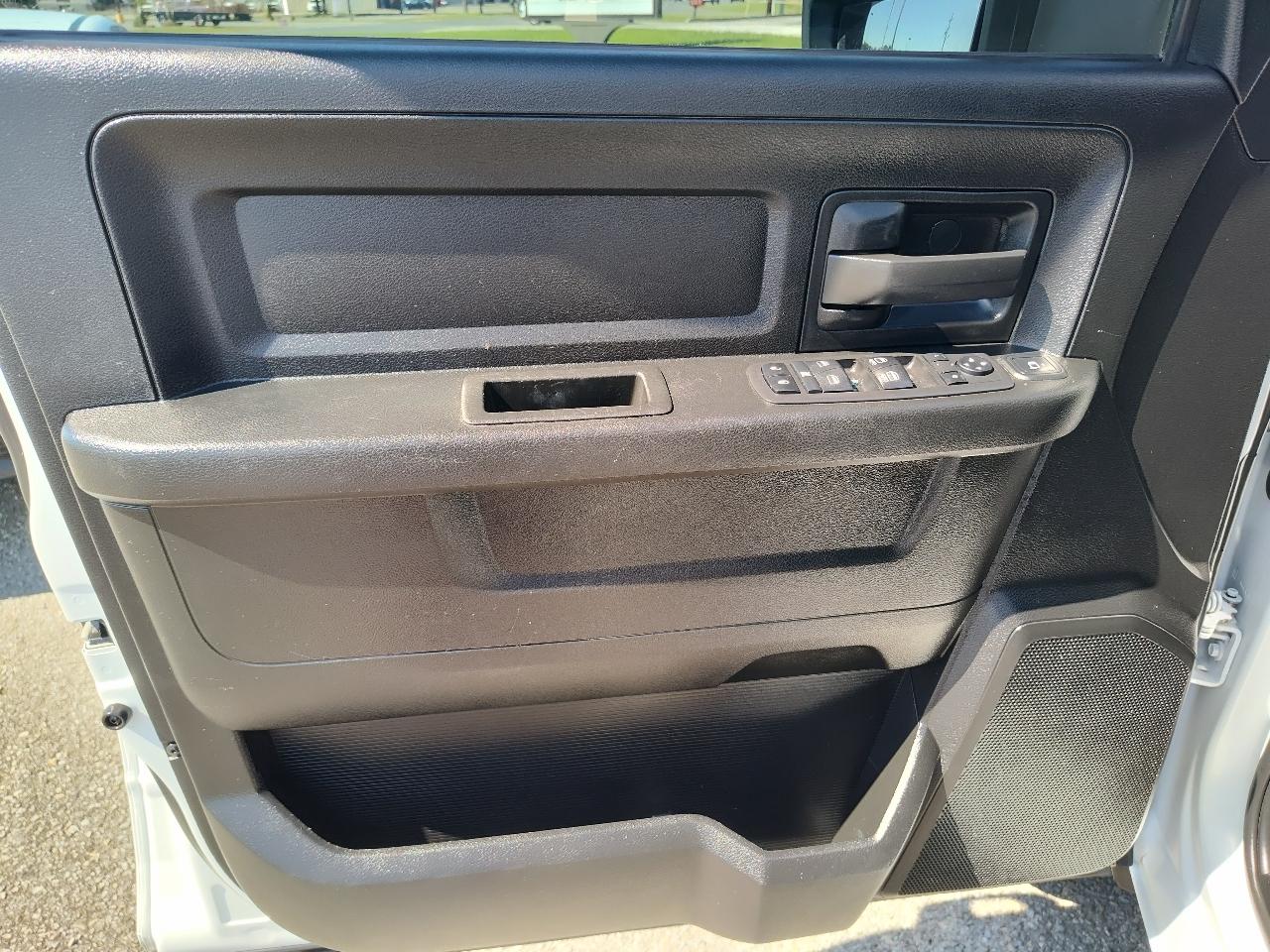 RAM 3500 Tradesman 4x4 Crew Cab 8' Box 2024