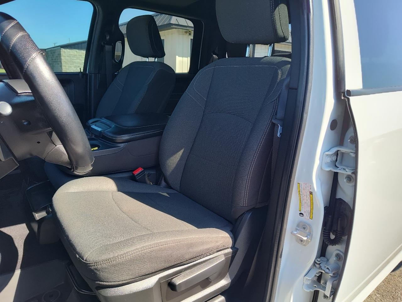 RAM 3500 Tradesman 4x4 Crew Cab 8' Box 2024