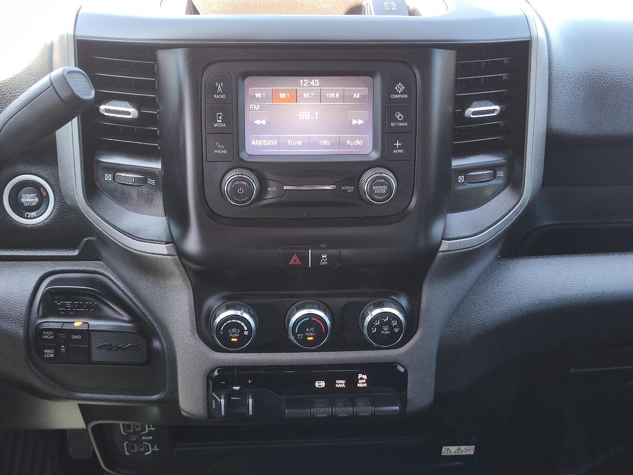 RAM 3500 Tradesman 4x4 Crew Cab 8' Box 2024